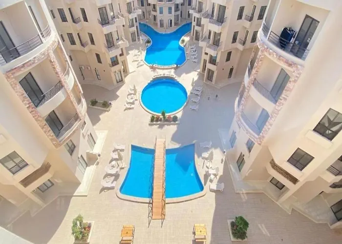 Luxury One-bedroom Near El Gouna Апарт-отель
