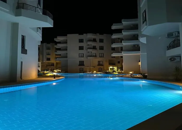 Апарт-отель Luxury One-bedroom Near El Gouna